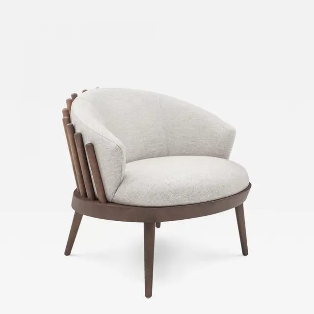 Fauteuil tapissé Fane en finition bois noyer et tissu bouclette