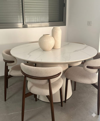 Ensemble Salle à Manger Minimaliste – Table Ronde Beige & Chaises Gris Texturé