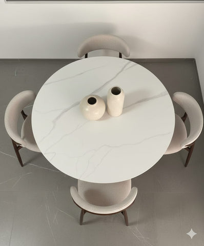 Ensemble Salle à Manger Minimaliste – Table Ronde Beige & Chaises Gris Texturé