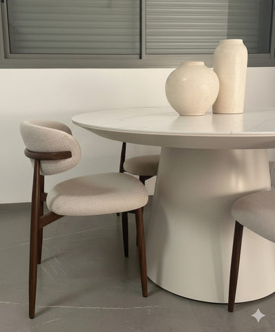 Ensemble Salle à Manger Minimaliste – Table Ronde Beige & Chaises Gris Texturé