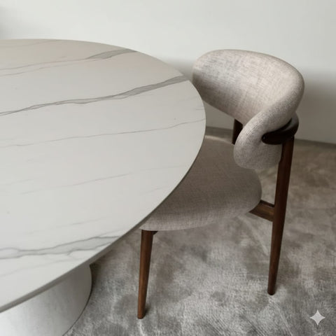 Ensemble Salle à Manger Minimaliste – Table Ronde Beige & Chaises Gris Texturé